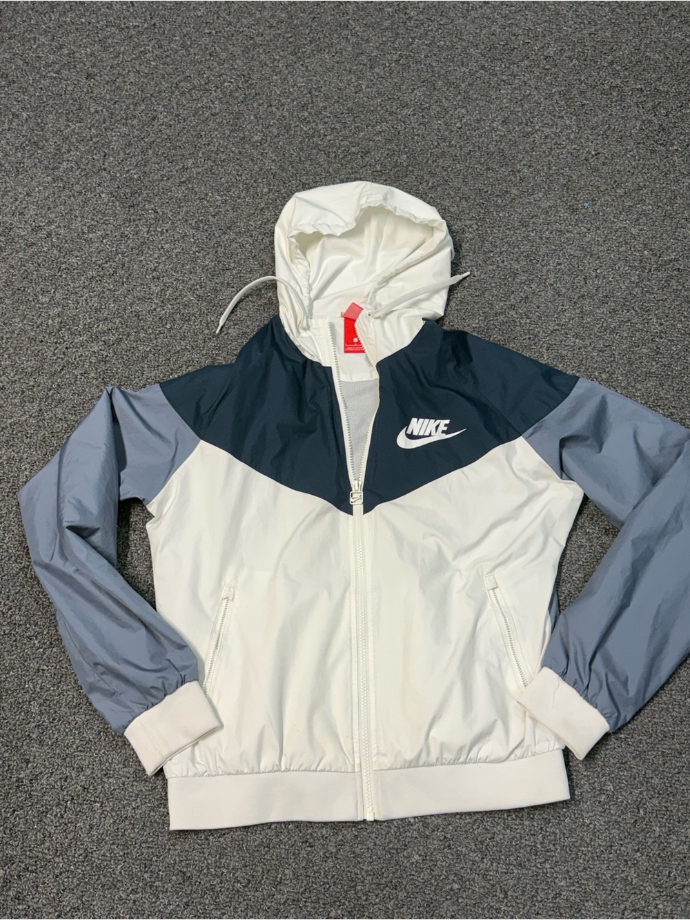 Nike Hooded Colorblock Windbreaker in White, Navy & Light Gray